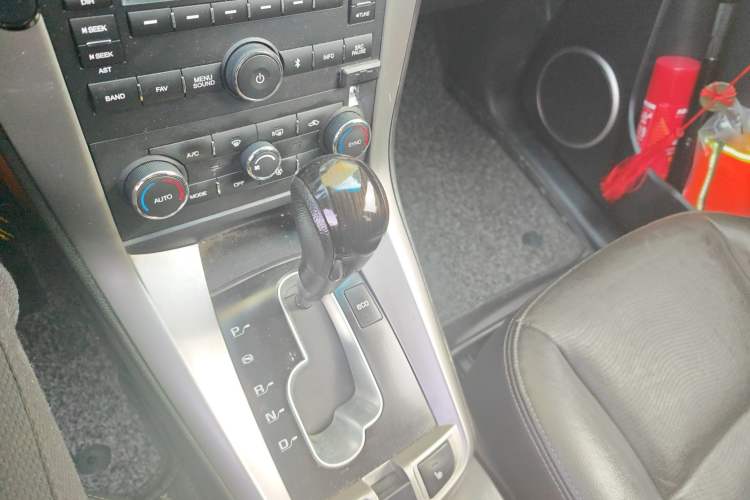 Used Chevrolet Captiva 2015 2.4L 4x4 Flagship Edition 7-Seater
