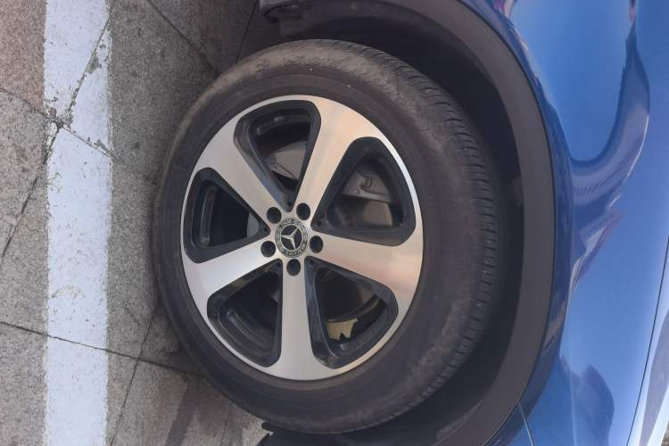 Used Mercedes-Benz GLC 2019 GLC 260 L 4MATIC Dynamic Model Right Front Wheel Hub