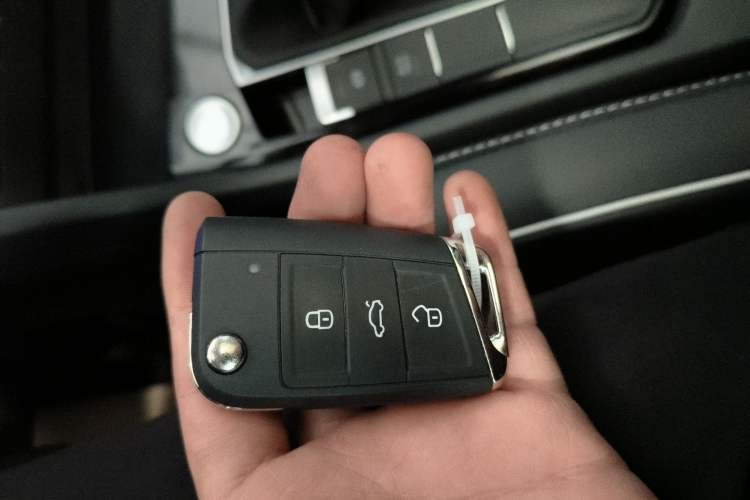 Used Volkswagen Tiguan L 2024 Outstanding Model 300TSI Automatic Two-Wheel Drive Longteng Edition Vehicle Key