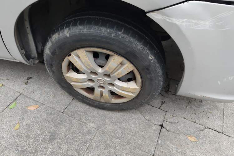 Used FORTHING Lingzhi 2018 M3 1.5L 5-Seat Base Model Right Front Wheel Hub