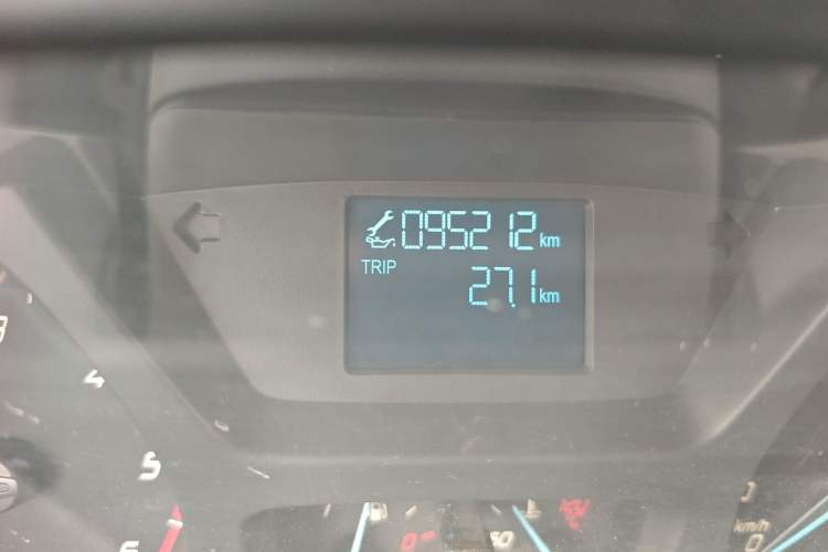 Used Ford Transit 2017 2.0T Diesel Multi-Purpose Commercial Vehicle Short Wheelbase Mid-Roof China IV Standard