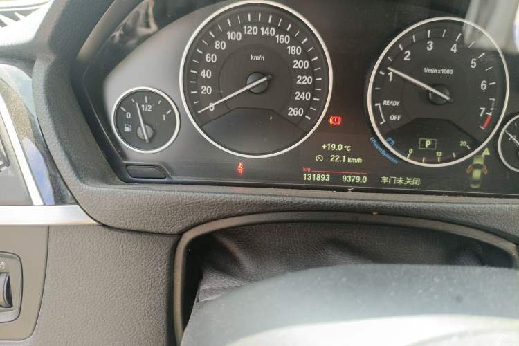 Used BMW 3 Series 2018 320Li Fashion Model Odometer Close Up