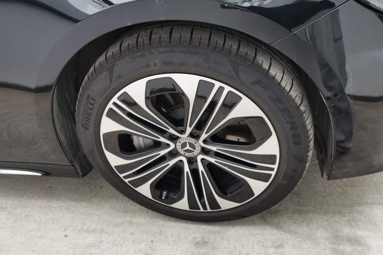 Used Mercedes-Benz E-Class New Energy 2024 E 350 e L Plug-in Hybrid Sedan Exterior 4