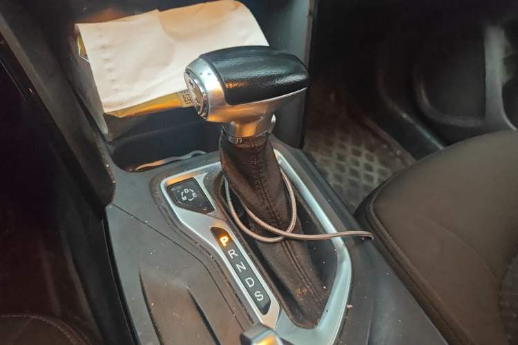 Used GAC Trumpchi GS4 2017 200T G-DCT Two-Wheel Drive Elite Edition Gear Lever