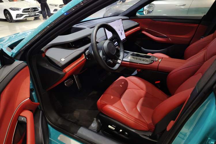 Used Xiaomi Auto SU7 2024 Four-Wheel Drive Ultra-Long Range Advanced Intelligent Driving Max Edition