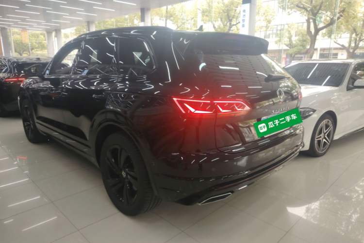Used Volkswagen Touareg 2022 3.0 TSI Luxury Edition Black Diamond Sport Package
