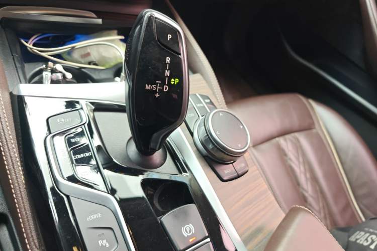 Used BMW 5 Series New Energy 2019 Updated Version 530Le Luxury Package Gear Lever