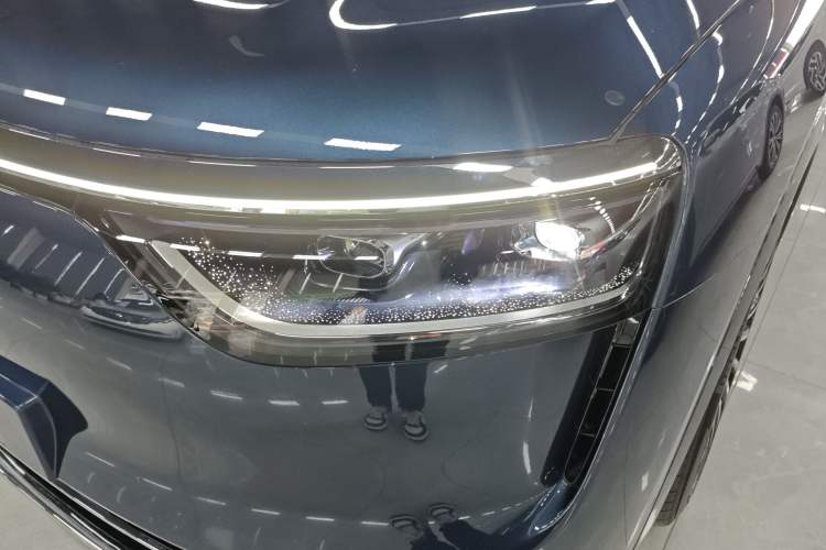 Used Hima AITO M8 2025 Extended-Range Ultra Version 53.4 kWh 5-Seater Edition Left Front Headlight