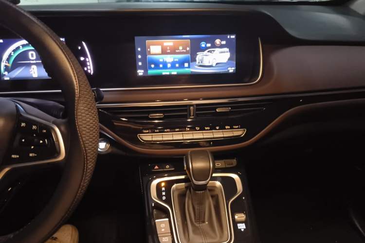 Used GAC Trumpchi M6 2023 PRO 270T DCT Luxury Edition Audio And AC Panel