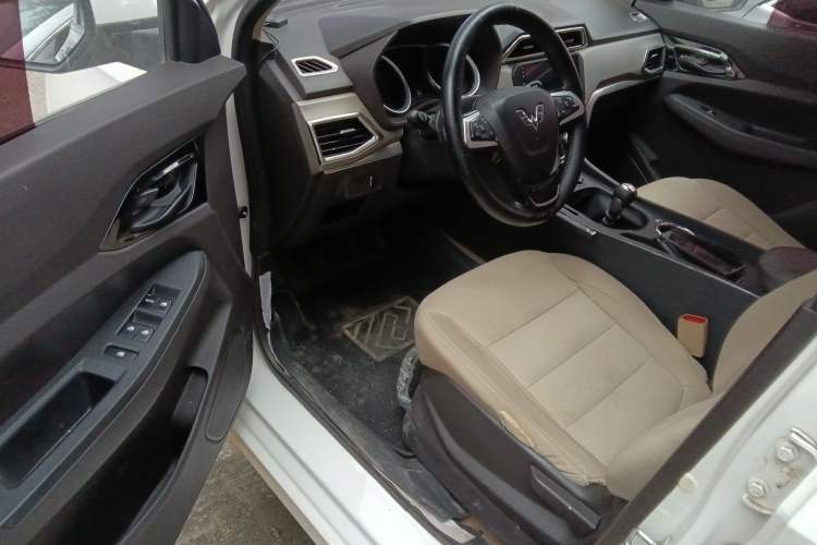 Used Wuling Hongguang 2019 1.5L S Standard Version China VI LAR Driver Seat