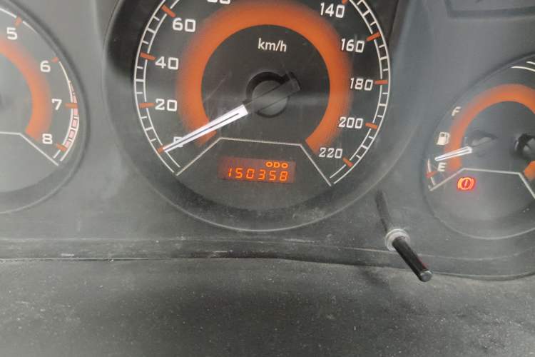 Used Soueast V3 Lingyue 2012 Revised Version 1.5L Manual – Style Edition
