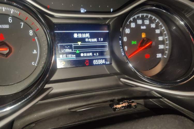 Used Chevrolet Orlando 2018 Redline 530T Automatic Enjoyment Edition (5+2 Model) – China V Standard Odometer Close Up