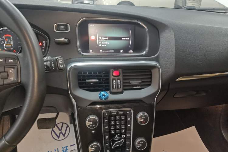 Used Volvo V40 2017 T3 Zhiyi Edition
