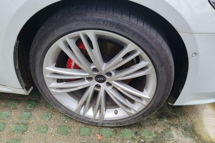 Used Audi A7L 2024 45 TFSI quattro Luxury Edition Right Front Wheel Hub