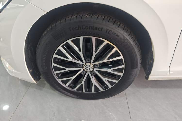 Used Volkswagen Sagitar 2021 280TSI DSG Comfort Connect Edition Left Front Wheel Hub