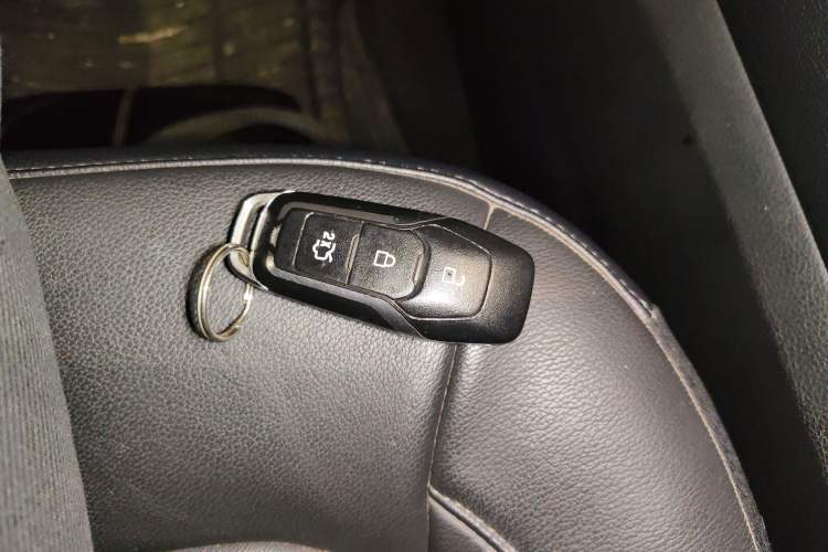 Used Ford Edge 2016 EcoBoost 245 Two-Wheel-Drive Titanium 7-Seater
