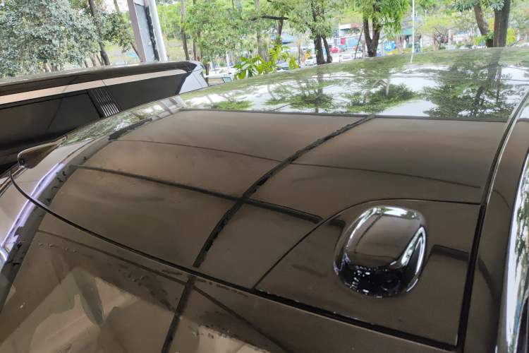 Used ONVO Luxeed L90 2025 Model—Ultra Six-Seater Version Roof