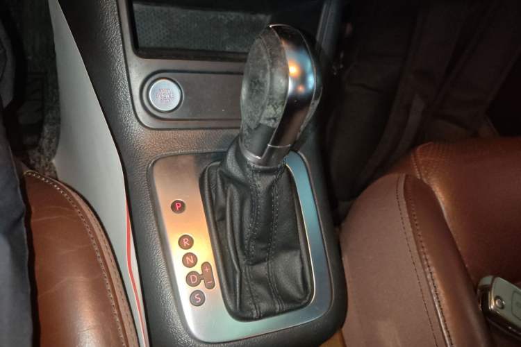 Used Volkswagen Tiguan 2015 1.8TSI Automatic Two-Wheel Drive Luxury Model Gear Lever