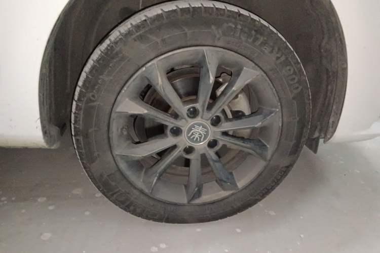 Used BYD Qin New Energy 2021 Lingchang Edition Right Front Wheel Hub