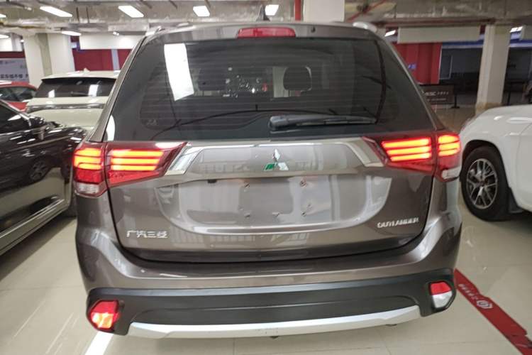 Used Mitsubishi Outlander 2018 2.0L Two-Wheel Drive Glory Edition 5 Seats
