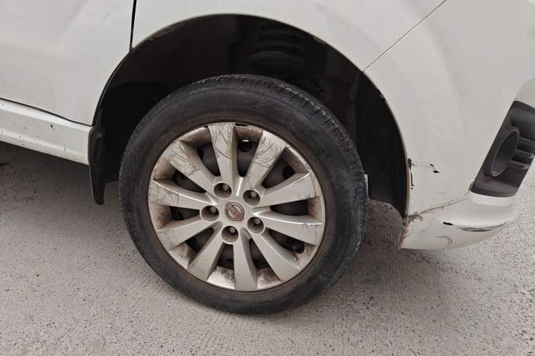 Used Jinbei Gold Hiace M Classic 2022 1.5L Travel Lion Passenger Van 6 Seats Right Front Wheel Hub