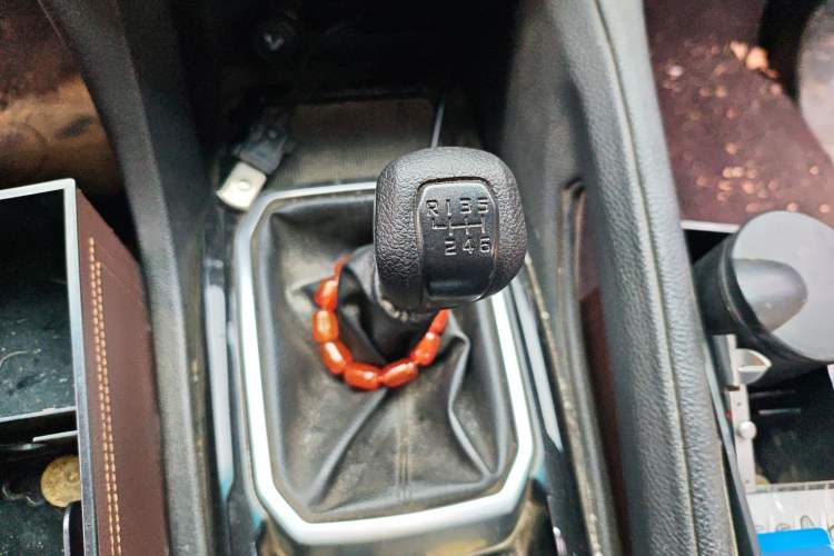 Used JMC Yusheng S350 2016 2.0T Manual Two-Wheel Drive Gasoline Luxury Edition 5 Seats