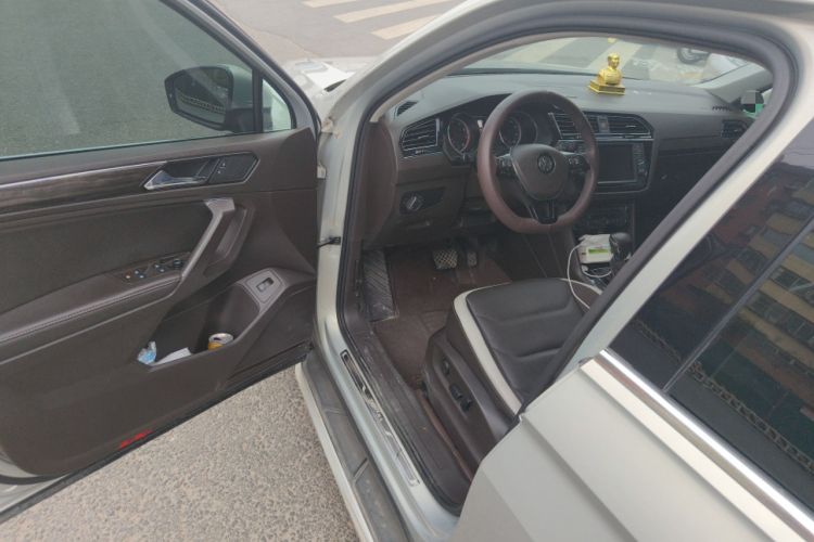 Used Volkswagen Tiguan L 2017 380TSI Automatic All-Wheel-Drive Luxury Edition Driver Seat