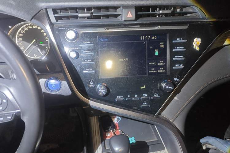 Used Toyota Camry 2018 Dual-Engine 2.5 HG Luxury Edition Audio And AC Panel