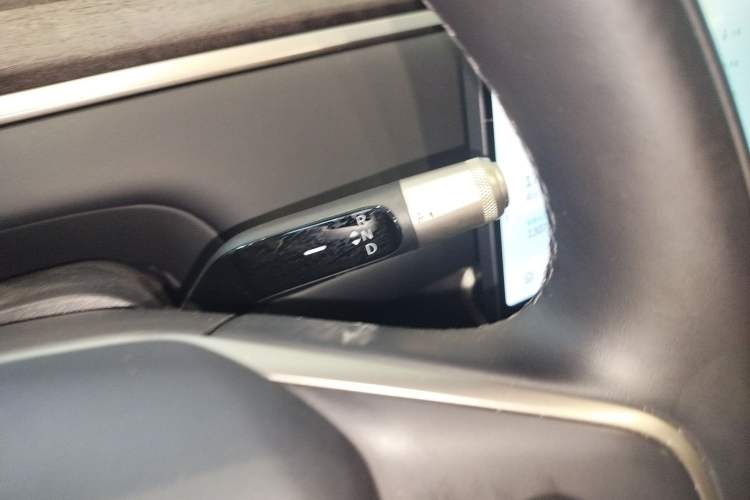 Used ONVO Luxeed L90 2025 Model—Max Six-Seater Version Gear Lever