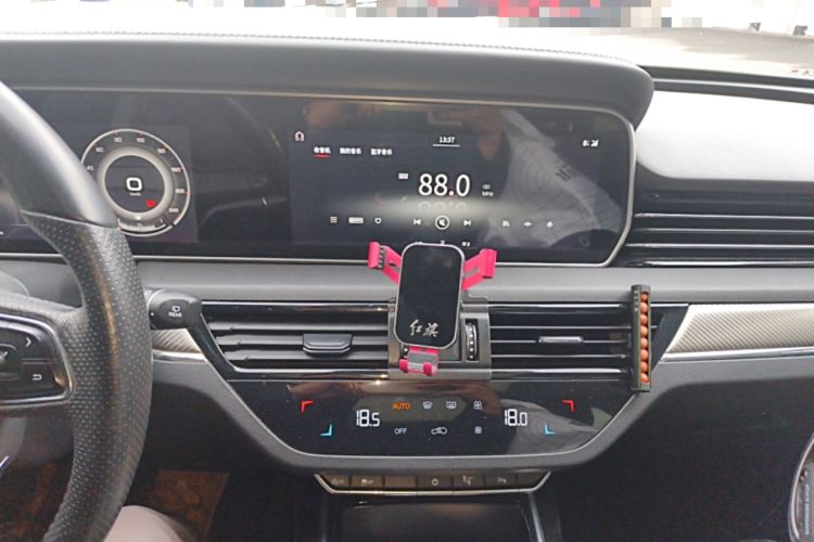 Used Hongqi HS5 2019 2.0T Smart Connect Flagship All-Wheel-Drive Version Audio And AC Panel