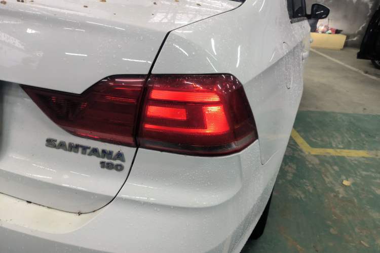 Used Volkswagen Santana 2016 1.6L Automatic Fashion Edition Right Rear Taillight