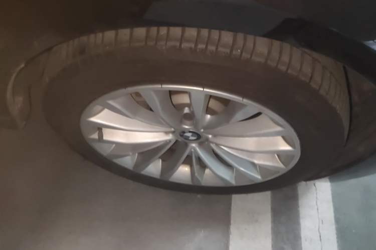 Used BMW 5 Series 2018 Revised Version 530Li Leading Edition Luxury Package Right Front Wheel Hub