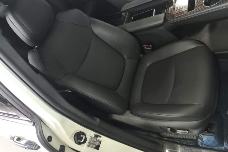 Used Toyota Granvia 2024 2.5L Hybrid Prestige PLUS Edition
