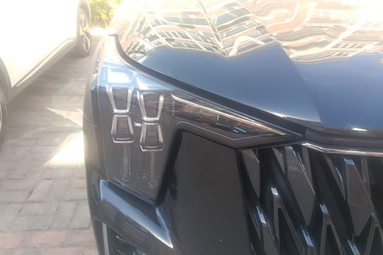 Used GAC Trumpchi GS8 2022 Dual-Engine Series 2.0TM Four-Wheel Drive Prestige Edition (6 Seats) Right Front Headlight