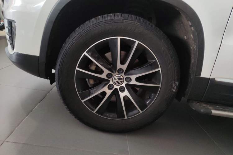 Used Volkswagen Tiguan 2015 1.8TSI Automatic All-Wheel-Drive Luxury Model Left Front Wheel Hub