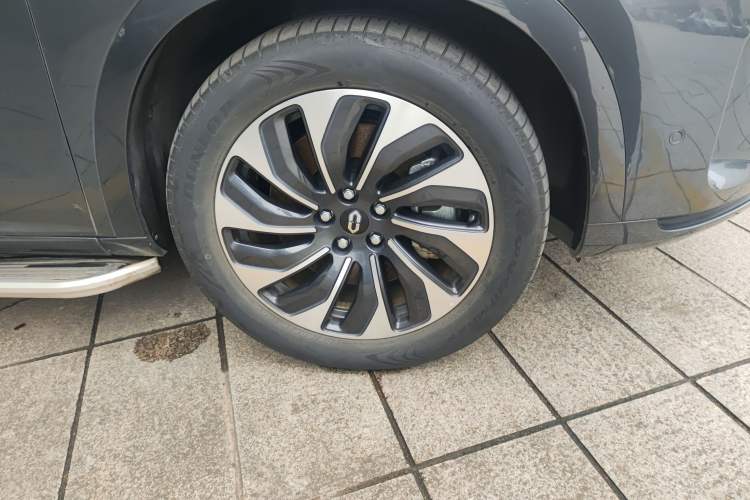 Used Hima AITO M7 2024 1.5T Rear-Drive Plus Version 6 Seats Right Front Wheel Hub