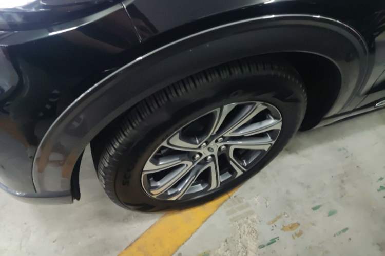 Used Ford Explorer 2023 EcoBoost 285 Rear-Drive Stylish Edition 6 Seats Left Front Wheel Hub