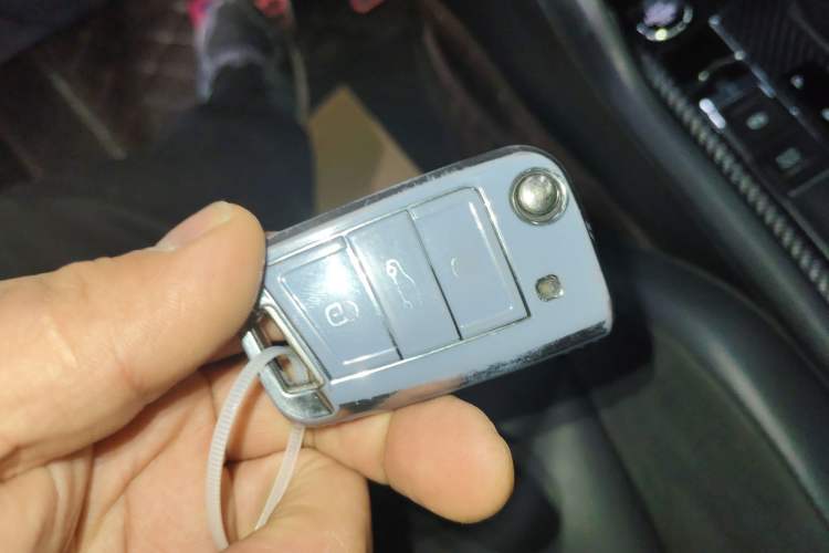 Used Volkswagen Tiguan L 2020 330TSI Automatic Two-Wheel Drive Panoramic Comfort Edition China VI Standard Vehicle Key