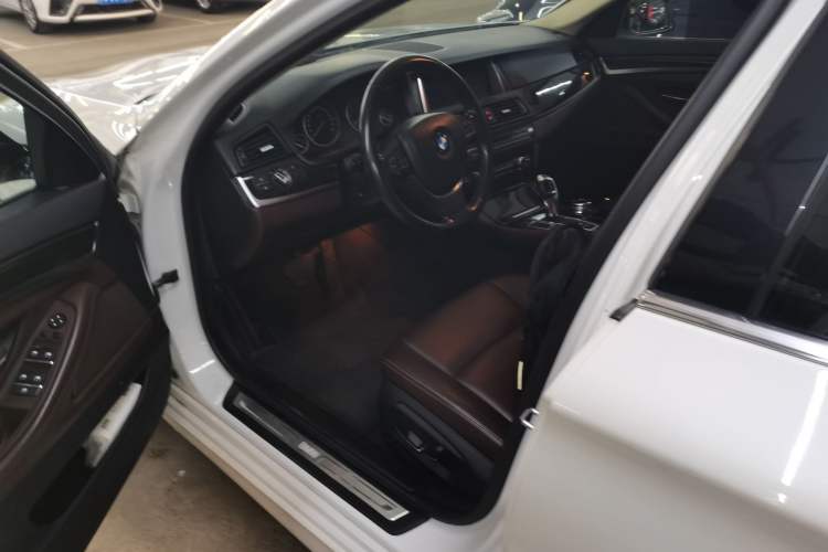 Used BMW 5 Series 2014 525Li Luxury Design Package
