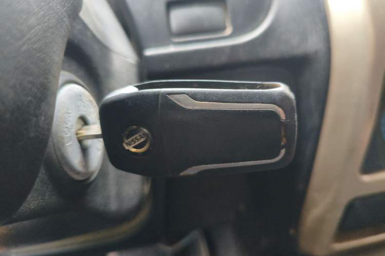 Used Nissan Paladin 2008 2.4L Two-Wheel-Drive Standard Version
