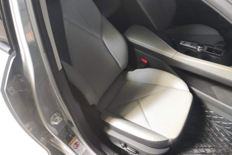 Used Changan UNI-V iDD 2023 ZhiDian iDD 1.5T 113km ZhiKu Model
