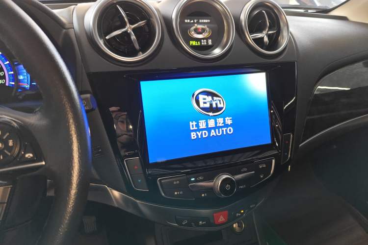 Used BYD S7 2017 2.0T Automatic Prestige Edition Audio And AC Panel