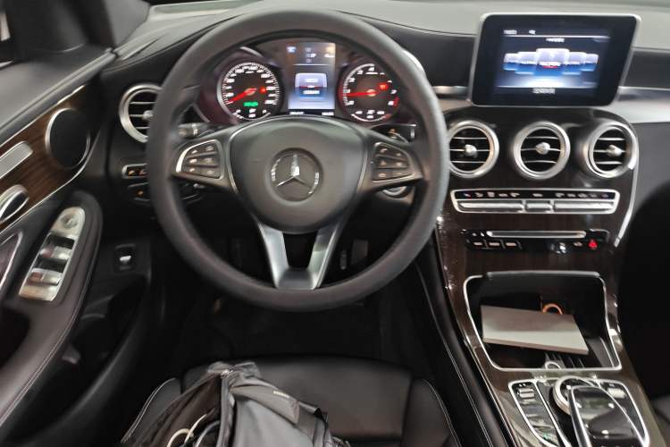 Used Mercedes-Benz GLC 2016 GLC 260 4MATIC Luxury Model
