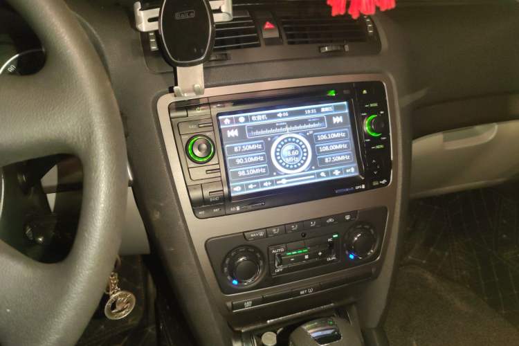 Used Skoda Octavia 2013 1.6L Automatic Yijun Edition Audio And AC Panel