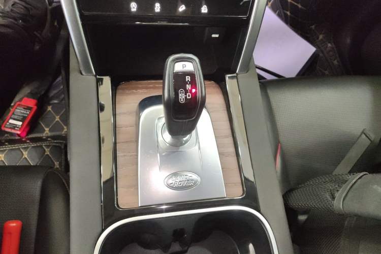 Used Land Rover Discovery Sport 2020 249 PS R-Dynamic Performance Edition Gear Lever