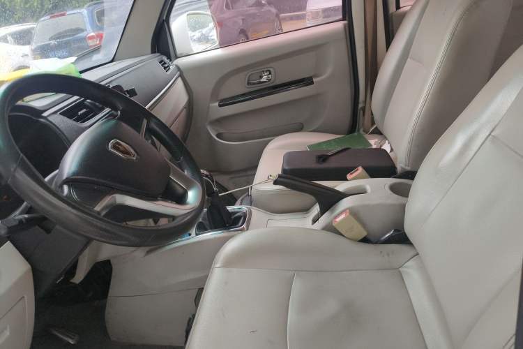 Used Jinbei New Hiace X30L 2018 1.5L Box Truck Business Edition DLCG14 Left Front Seat