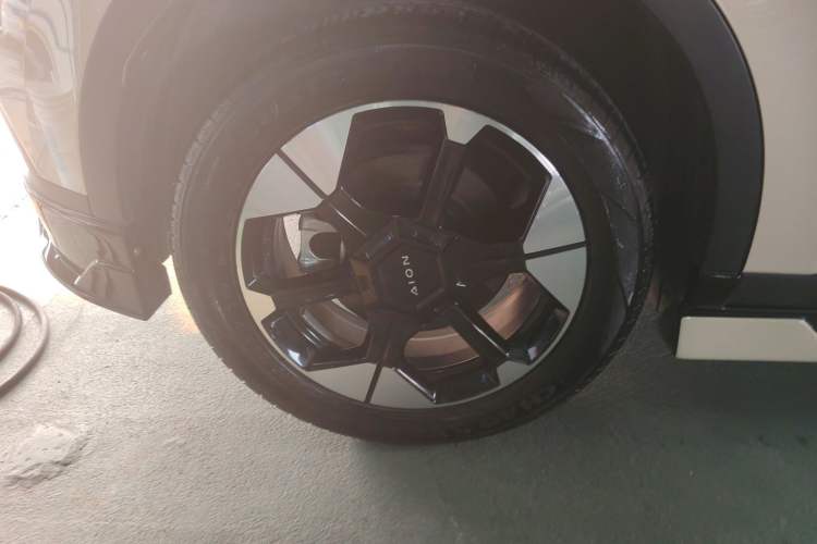 Used AION UT 2025 420 Prestige Edition Right Rear Wheel Hub