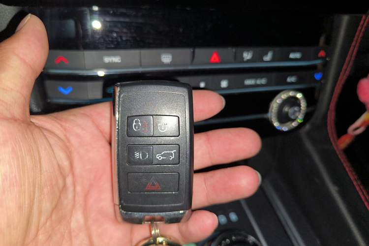 Used Jaguar F-PACE 2016 2.0T Two-Wheel Drive Urban Luxury Edition