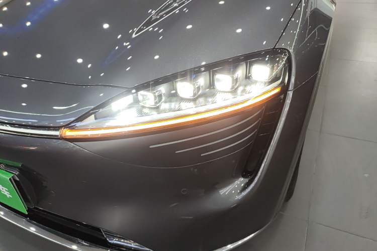 Used Hima Luxeed R7 2025 Range-Extended Version 251 km Max Left Front Headlight