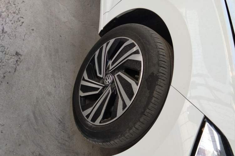 Used Volkswagen Sagitar 2022 280TSI DSG Excellence Edition Right Front Wheel Hub